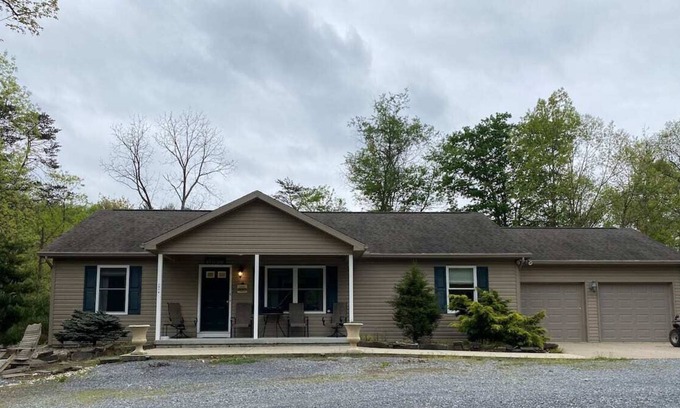 Elliottsburg Casa | Beautiful Private Home in the Country-Pets welcome-Fenced in Yard w/Doggy Door