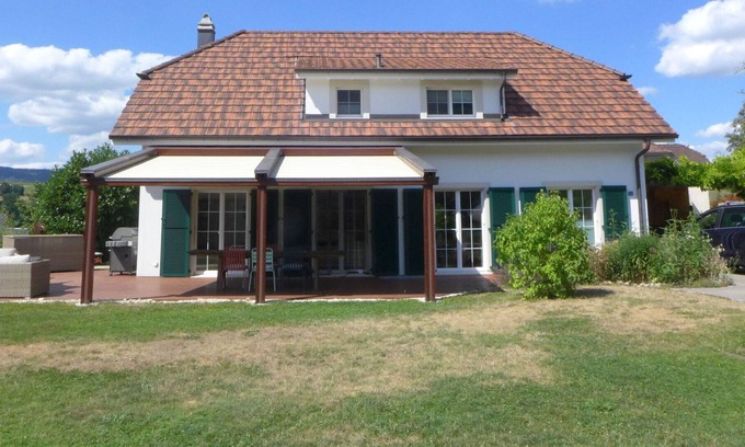 Courfaivre Villa | Estupenda casa de vacaciones privada con WIFI, terraza, mascotas permitida y aparcamiento