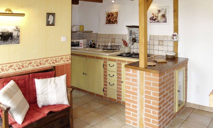 Blesle Casa | Beautiful private villa for 2 guests with WIFI, TV, patio, pets allowed and parking