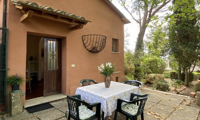 Toiano Villa | Preciosa casa de vacaciones privada para 3 personas con TV, terraza y aparcamiento