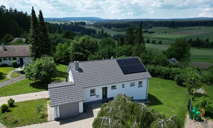 Loffingen Casa | Maravillosa casa de vacaciones privada con WIFI, TV, terraza, vista panorámica, aparcamiento
