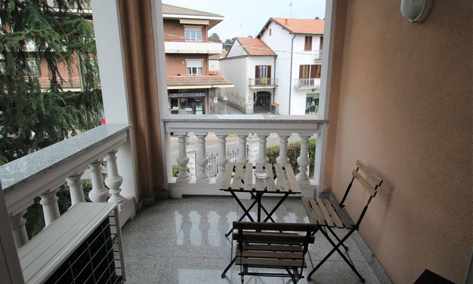 Castronno Villa | Preciosa casa de vacaciones privada para 10 personas con WIFI, A/C, TV, terraza y aparcamiento