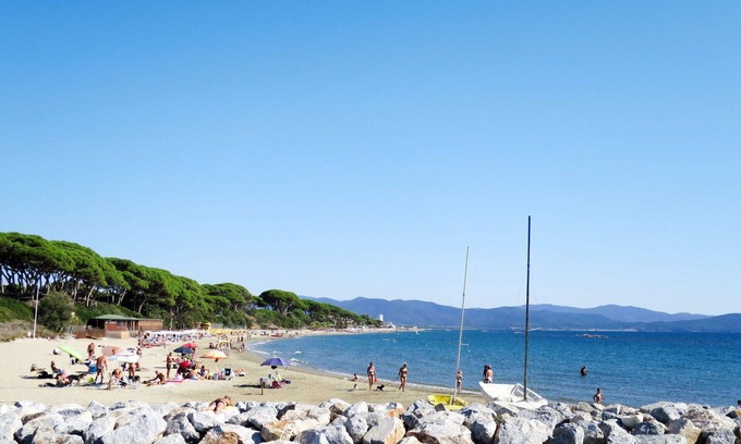 Follonica Casa | Estupenda casa de vacaciones privada con A/C, WIFI, TV, patio, mascotas permitida y aparcamiento