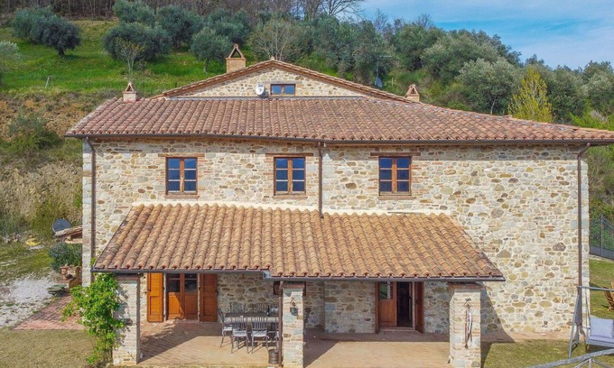 Umbertide Villa | Preciosa casa de vacaciones privada con WIFI, TV, balcón, mascotas permitida y aparcamiento