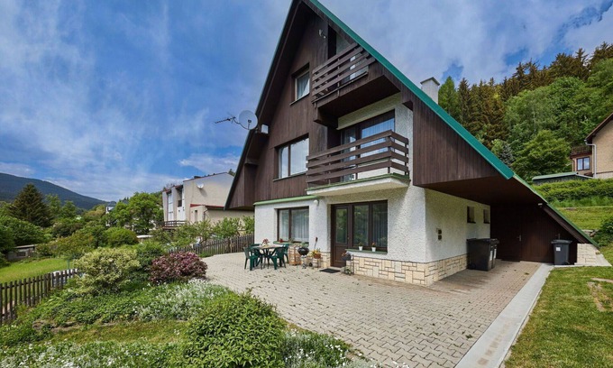 Svoboda nad Upou Villa | Maravillosa casa de vacaciones privada con WIFI, TV, patio, mascotas permitida y aparcamiento