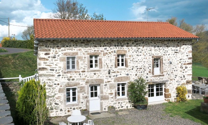 Chamalieres-sur-Loire Casa | Maravillosa casa de vacaciones privada con WIFI, TV, terraza, mascotas permitida y aparcamiento