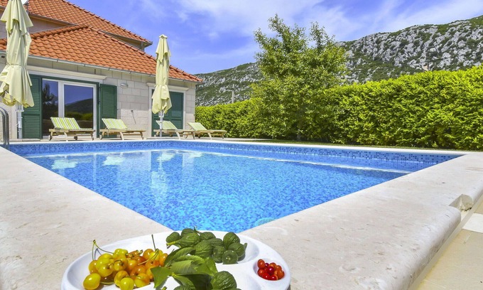 Tucepi Casa | Preciosa casa de vacaciones privada con piscina privada, WIFI, A/C, TV, terraza y aparcamiento