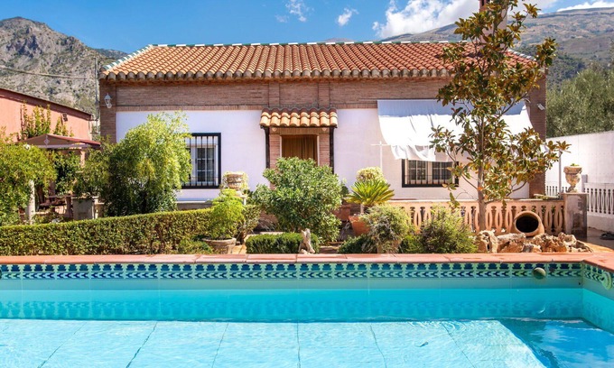 Nigüelas Casa | Estupenda casa de vacaciones privada con WIFI, piscina privada, A/C, TV, patio y aparcamiento