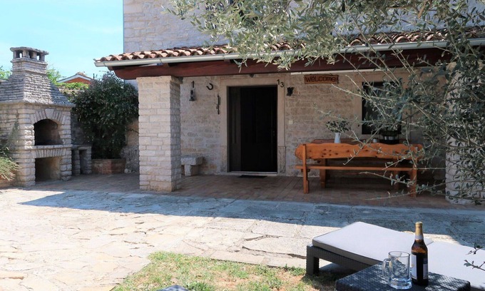Kozljani Casa | Preciosa casa de vacaciones privada con A/C, WIFI, TV, terraza, mascotas permitida y aparcamiento