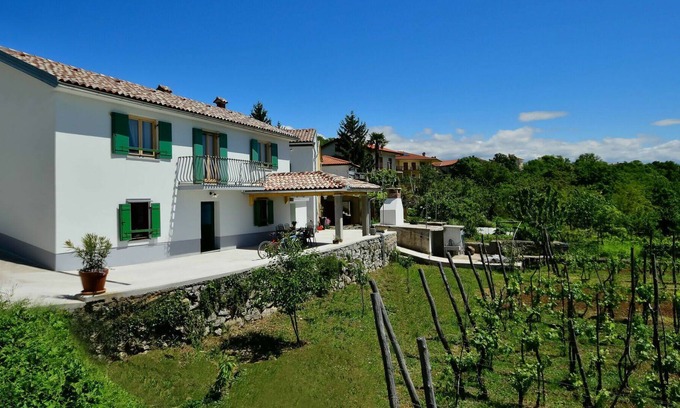 Trinajstici Casa | Preciosa casa de vacaciones privada con A/C, WIFI, bañera de hidromasaje, TV, terraza, aparcamiento