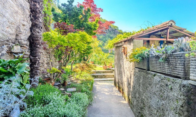 Dervio Casa | Casa de vacaciones privada con WIFI, TV, patio, mascotas permitida, vista panorámica, aparcamiento