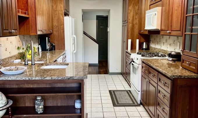 Ashley Oaks Casa | Beautiful Private west Knoxville home 2700sf