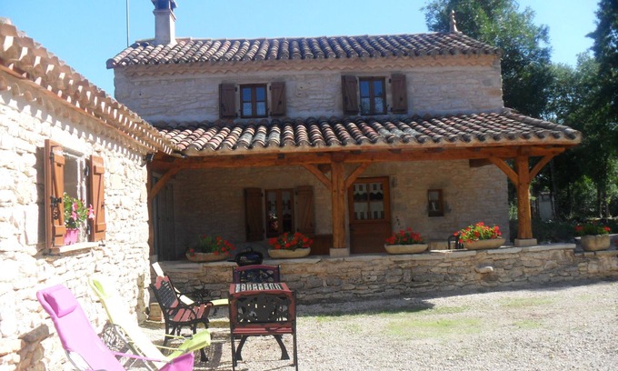 Caylus Casa | Beautiful Quercy house in the middle of a garden