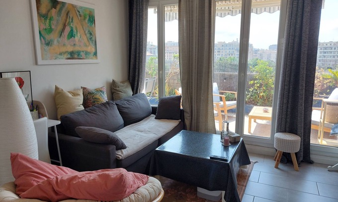 Blancarde Apartamento | Beautiful, quiet, bright artist's apartment. South-facing terrace, air conditioning.