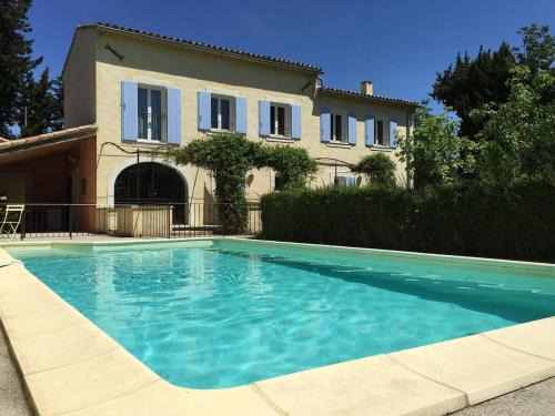 Aubignan Villa | Beautiful Quiet Provençal Farmhouse with Pool
