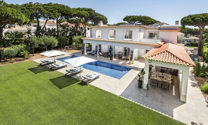 Quinta do Lago Villa | Beautiful Quinta do Lago Villa | 5 Bedrooms | Villa Lauron | Private Pool & Large Garden | Algarve