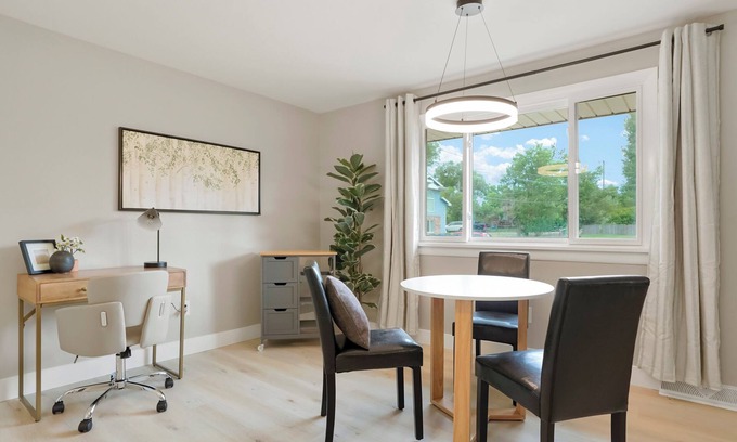 Arvada Casa | Beautiful Quite Furnished Home in Arvada - 10473