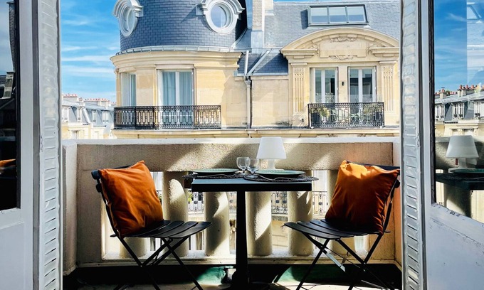 16th Arrondissement Apartamento | Beautiful, rare Architect's duplex near Trocadéro!