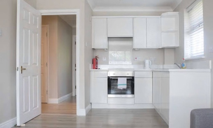 Putney Apartamento | Beautiful Refurbished Flat with parking in green west London