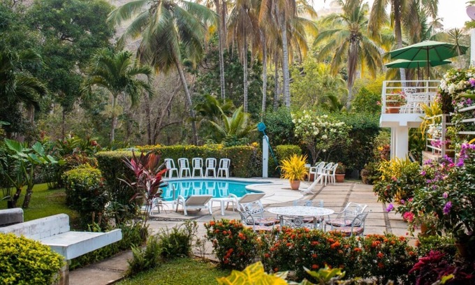 Mizata Casa | Beautiful Relaxing Home Just 3 min from the beach!