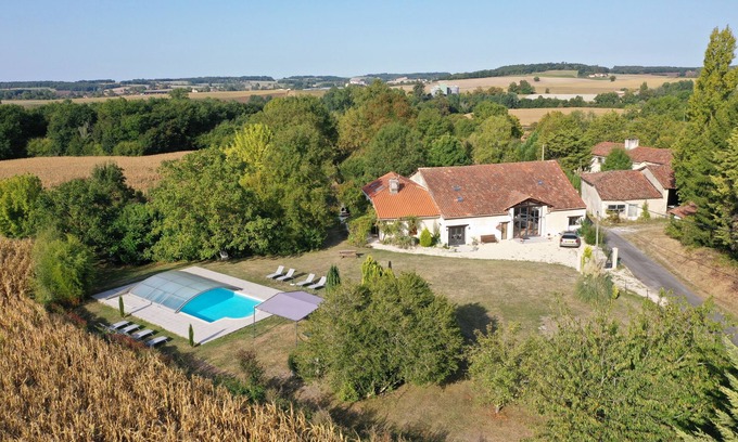 Juignac Casa | Hermosa casa restaurada y granero con piscina privada