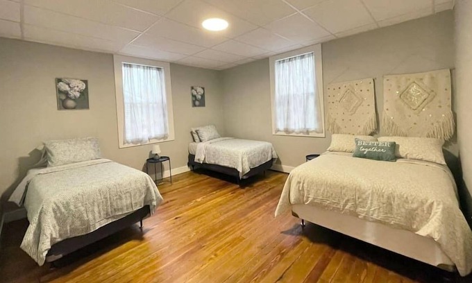Franklin Casa | Beautiful Remodel in Franklin, 2bd/2 Full Baths!