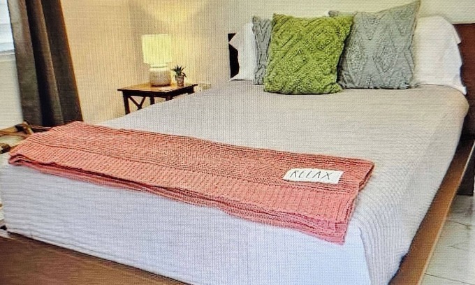 Cambalache Casa | Beautiful renovated 2 bedroom 1 bathroom home 2 blocks from beach!