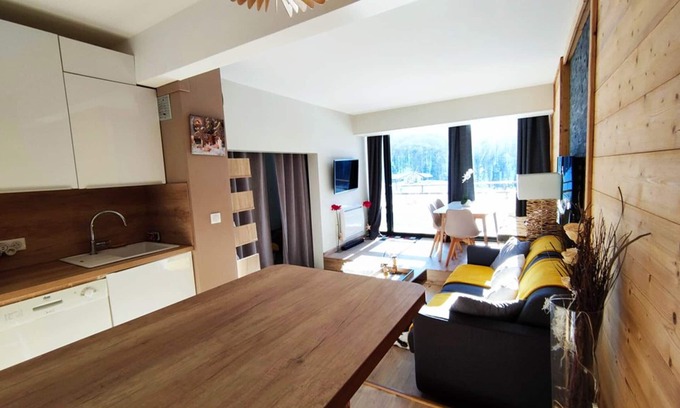 Isola Apartamento | Hermoso Apartamento Renovado a Pie de Pistas en Isola 2000