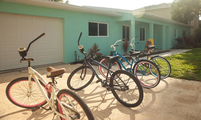 Convair Cove Casa | Hermosa casa de canal renovada con muelle, a 4 cuadras de la playa y del centro de Cocoa Beach