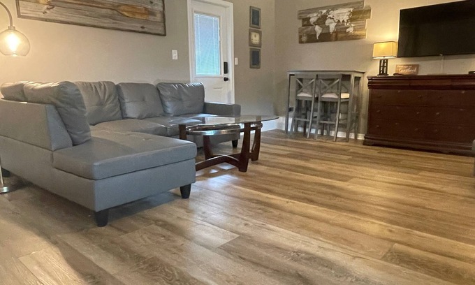 Pensacola Apartamento | Beautiful Renovated Studio Close to Pensacola Beach