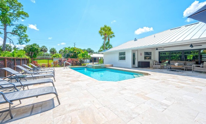 Central Naples Otro | Beautiful resort castle in Naples, Florida