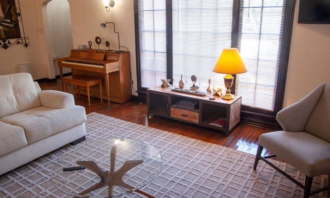 Tarzana Villa | Beautiful Resort in NoHo