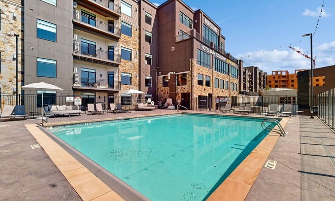 Park City Apartamento | Beautiful resort studio with pool, gym and mountain views