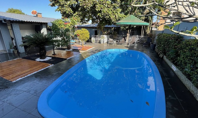Vila Yolanda Apartamento | Beautiful room overlooking the pool in CENTRO de FOZ