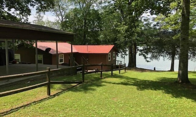 Kelso Casa | Hermosa cabaña rústica en el lago Lincoln es un paraíso deportivo!