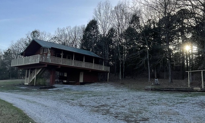 Oakland Cabina | Beautiful Rustic Cabin at Enid Lake, near Grenada Lake, Sardis Lake & Ole Miss
