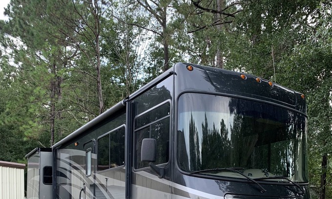 Milton Casa | Beautiful RV with salt water pool and hot tub