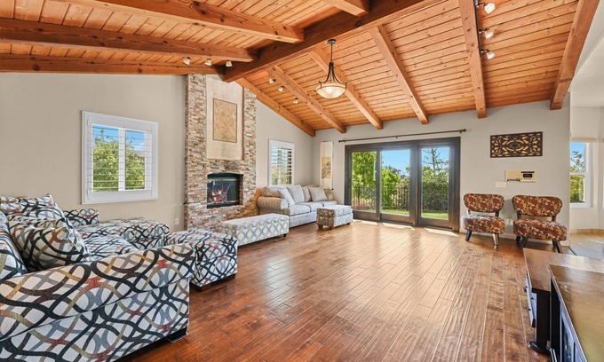 Fallbrook Casa | Hermoso retiro de San Diego (Fallbrook) en más de 2 acres con increíble vista a la montaña