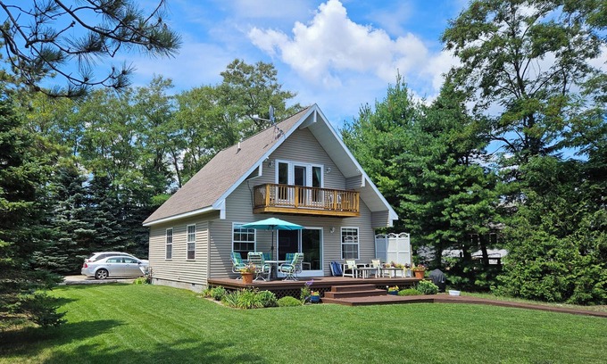 Oscoda Cabaña | Beautiful Sandy Beach on Lake Huron