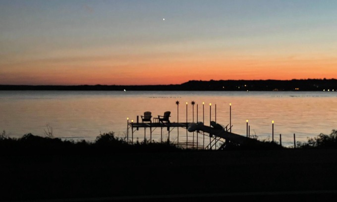 Saratoga Springs Casa | Beautiful Saratoga Lake home with gorgeous sunsets and close to downtown