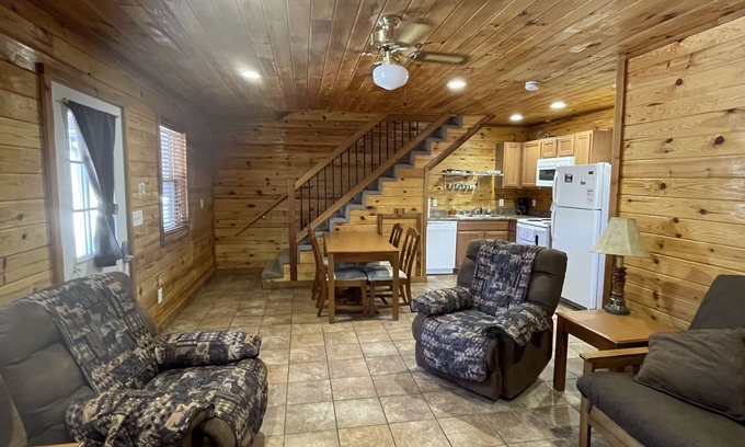 Van Buren Cabina | Beautiful Scenic River Cabin just 1/2 mile from Current River!