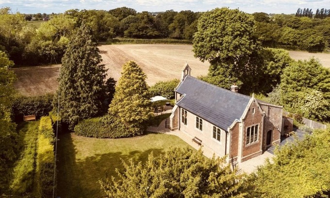 Irstead Casa | Beautiful School House In Norfolk