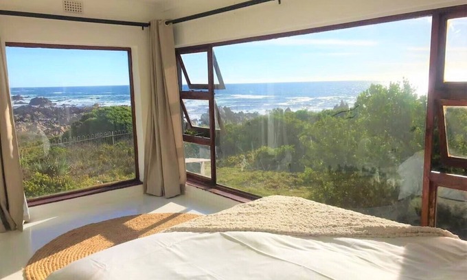 Rooiels Casa | Beautiful Sea front cottage right on the Atlantic ocean.