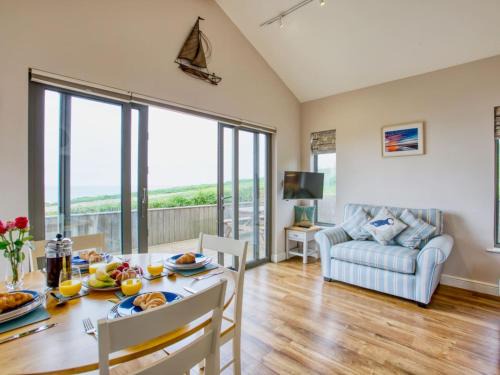 Eype Casa | Beautiful Seaside Holiday Home