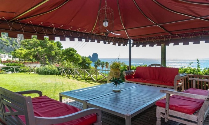 Marina Piccola Villa | Charming Villa in Marina Piccola with Faraglioni View