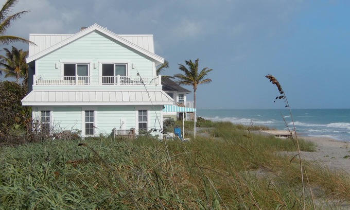 Hobe Sound Casa | Hermosa casa de playa aislada en alquiler en la prestigiosa isla de Júpiter.