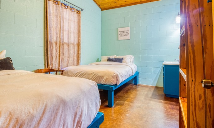 Rio Frio Cabina | Beautiful Secluded Cabin in the Woods - Second Wind Ranch