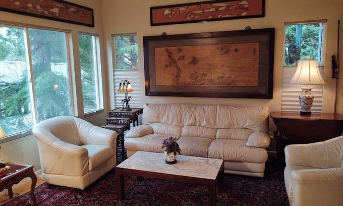 Silverdale Casa | Beautiful, secure, private townhouse in Silverdale.