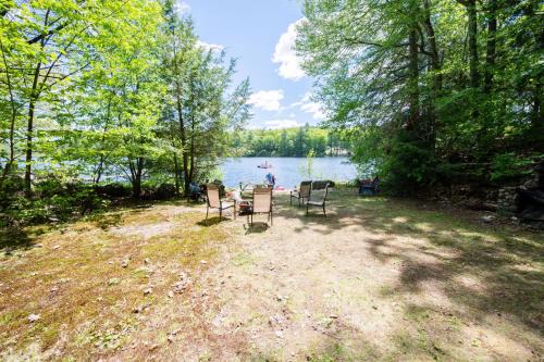 Barrington Casa | Beautiful Serene Lake House!