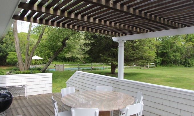 Sagaponack Casa | Alquiler Hamptons - Hermoso entorno privado con piscina y cancha de tenis.